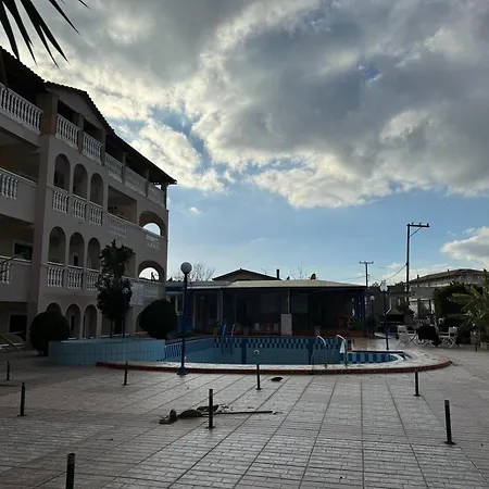 Sandy Maria 705 Apartment
