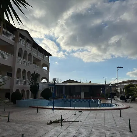Sandy Maria 705 Apartment